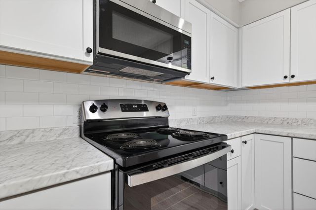 202 N Elmwood Avenue, Republic, MO 65738