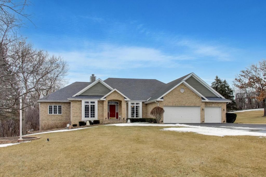 18 Rosewood Drive, Hawthorn Woods, IL 60047