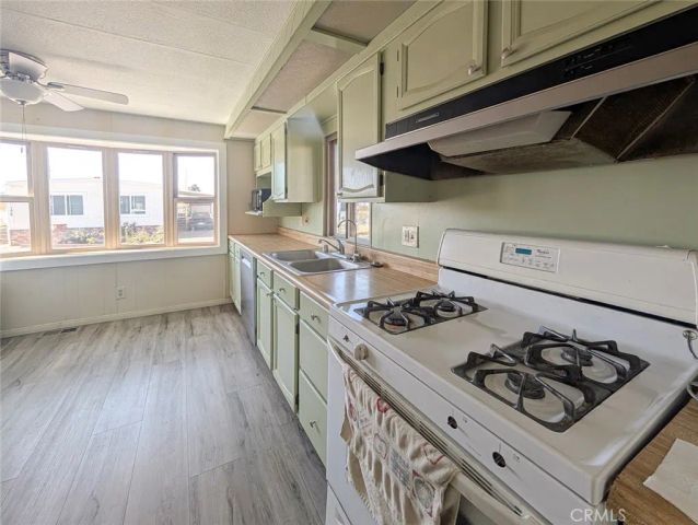 432 S Harbor 143, Santa Ana, CA 92704