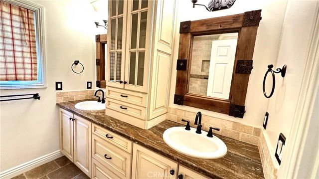 5514 E Crater Lake, Orange, CA 92867