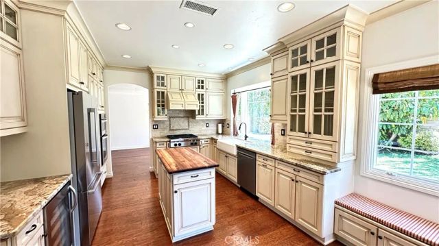 5514 E Crater Lake, Orange, CA 92867
