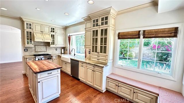 5514 E Crater Lake, Orange, CA 92867