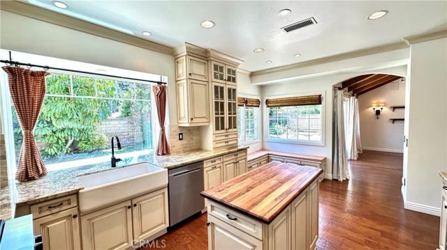 5514 E Crater Lake, Orange, CA 92867