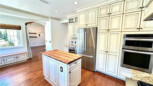 5514 E Crater Lake, Orange, CA 92867