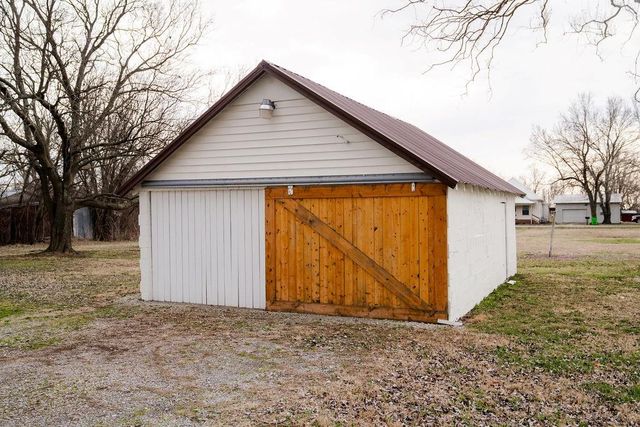 17325 47th Road, Parsons, KS 67357