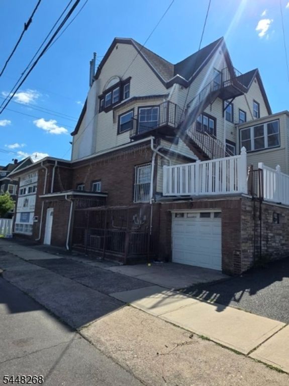 423 15Th Ave, Paterson City, NJ 07504