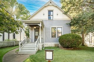 215 N 4th Street, St Charles, MO 63301