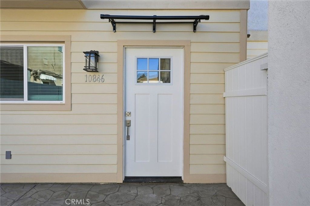 10846 Huston Street, North Hollywood, CA 91601