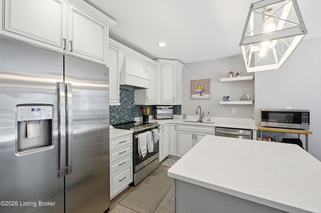233 Monohan Dr, Louisville, KY 40207