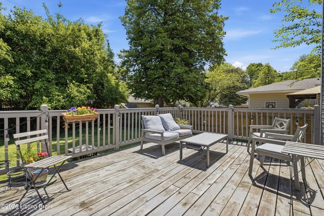 233 Monohan Dr, Louisville, KY 40207