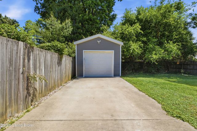 233 Monohan Dr, Louisville, KY 40207