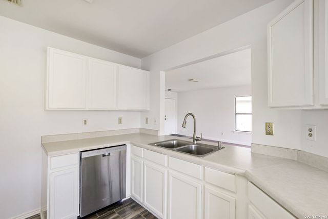 6527 Magic Oaks, San Antonio, TX 78239