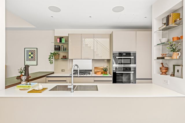 240 E 61ST Street, New York City, NY 10065