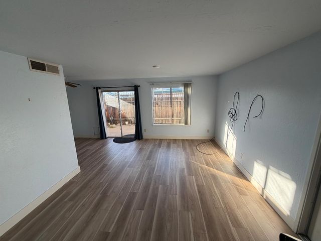 4908 N Winery Circle, Fresno, CA 93726