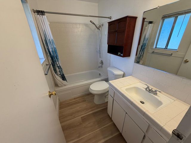 4908 N Winery Circle, Fresno, CA 93726