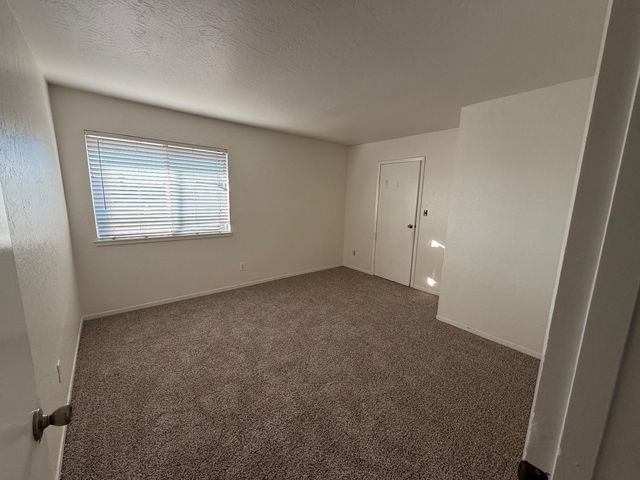 4908 N Winery Circle, Fresno, CA 93726