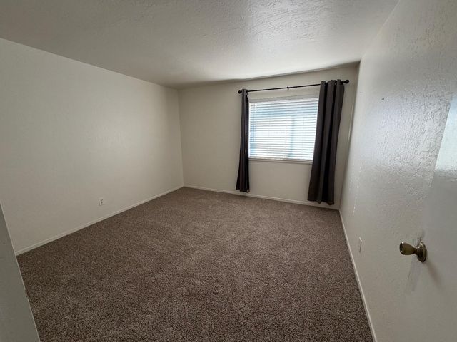 4908 N Winery Circle, Fresno, CA 93726