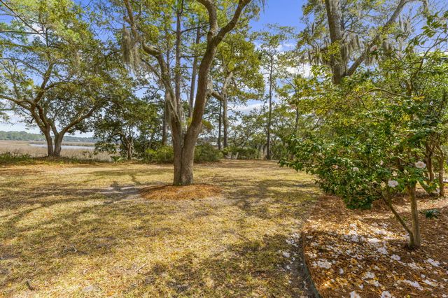 8340 Crooked Creek Lane, Edisto Island, SC 29438