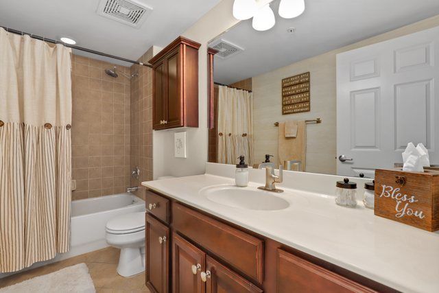 225 Main Street 214, Roselle, IL 60172