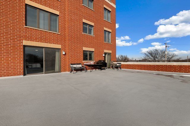 225 Main Street 214, Roselle, IL 60172