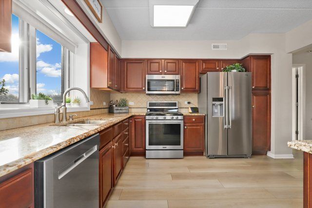 225 Main Street 214, Roselle, IL 60172