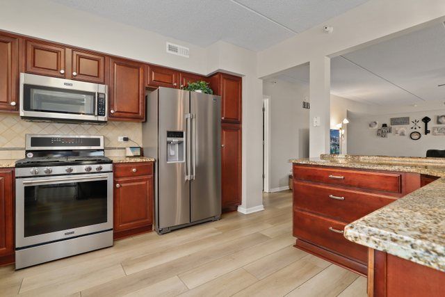 225 Main Street 214, Roselle, IL 60172