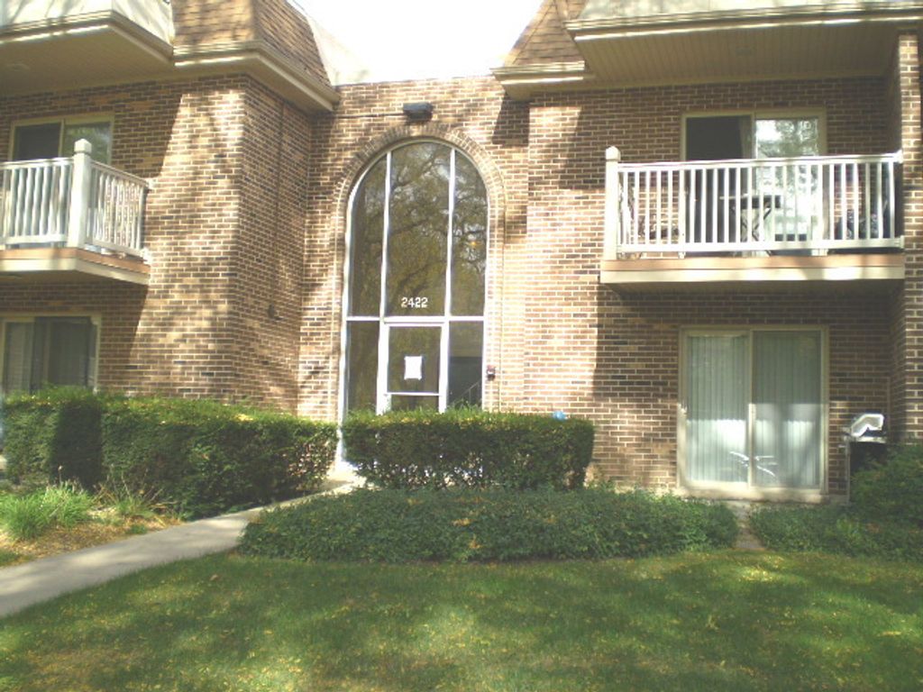 2422 N Kennicott Drive 2D, Arlington Heights, IL 60004