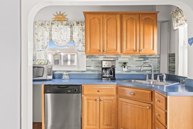 18 Belmont Pl, Brockton, MA 02301