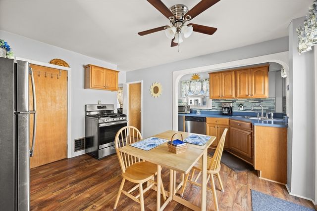 18 Belmont Pl, Brockton, MA 02301