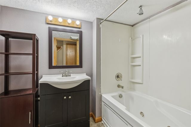 317 N Cherokee Drive, Polk City, IA 50226