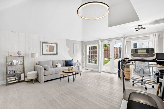 7015 Coronado Avenue, Dallas, TX 75214