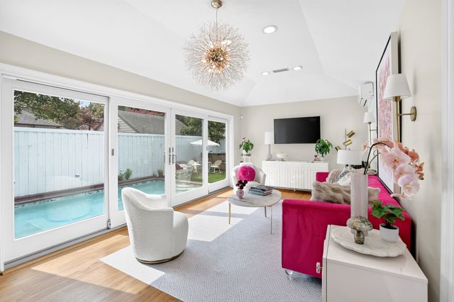 7015 Coronado Avenue, Dallas, TX 75214