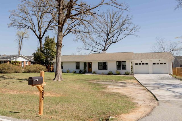 205 Wadsworth Road, Spartanburg, SC 29301