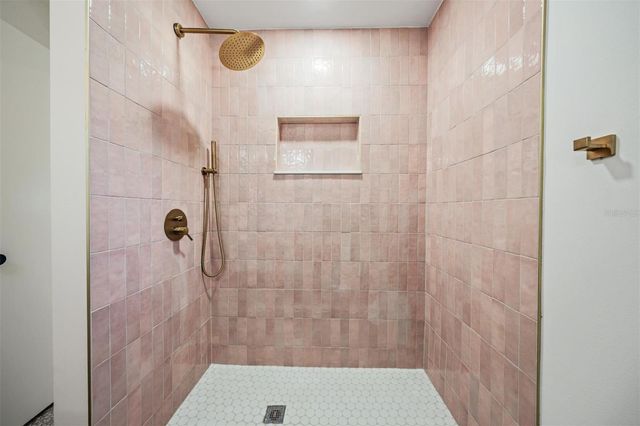 11012 N OREGON AVENUE, Tampa, FL 33612