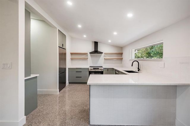 11012 N OREGON AVENUE, Tampa, FL 33612