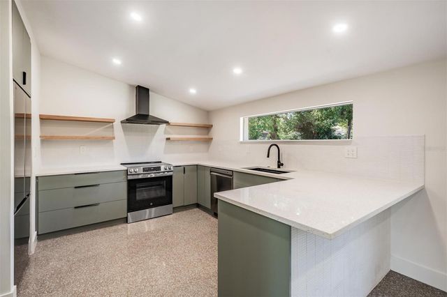 11012 N OREGON AVENUE, Tampa, FL 33612