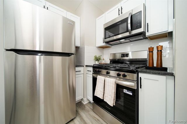 19348 Woodcrest Street, Harper Woods, MI 48225