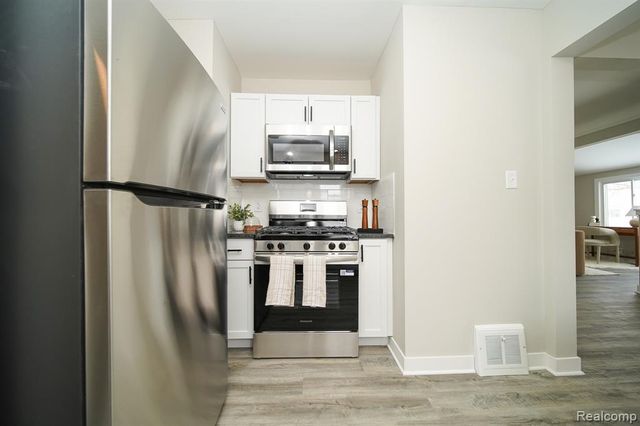 19348 Woodcrest Street, Harper Woods, MI 48225