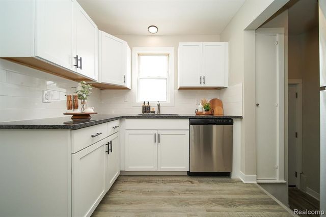 19348 Woodcrest Street, Harper Woods, MI 48225