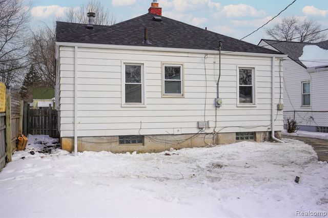 19348 Woodcrest Street, Harper Woods, MI 48225