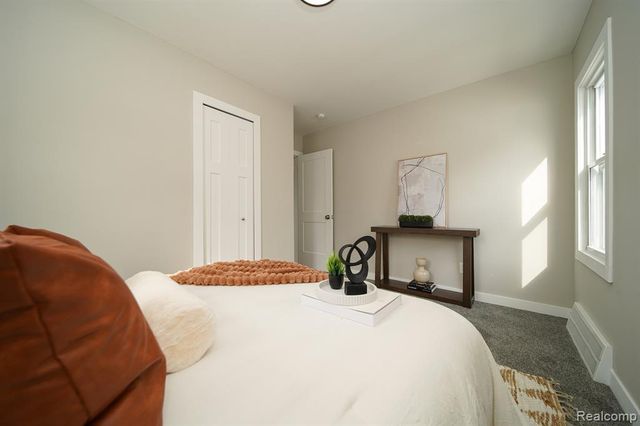 19348 Woodcrest Street, Harper Woods, MI 48225