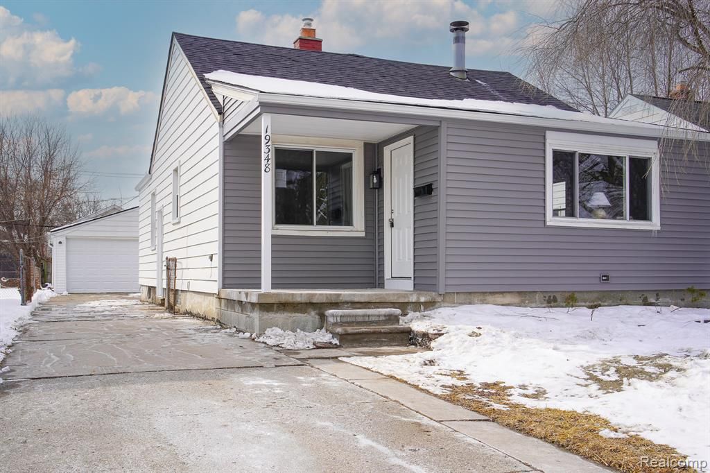 19348 Woodcrest Street, Harper Woods, MI 48225