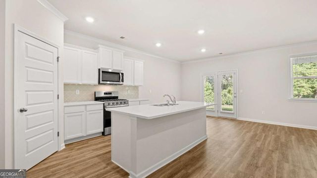 250 Sandy Oak Drive, Loganville, GA 30052