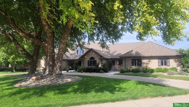 900 Saint Andrews Court, York, NE 68467