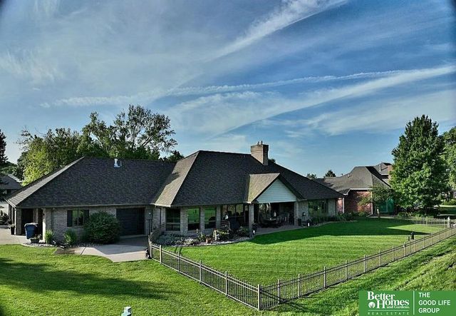 900 Saint Andrews Court, York, NE 68467