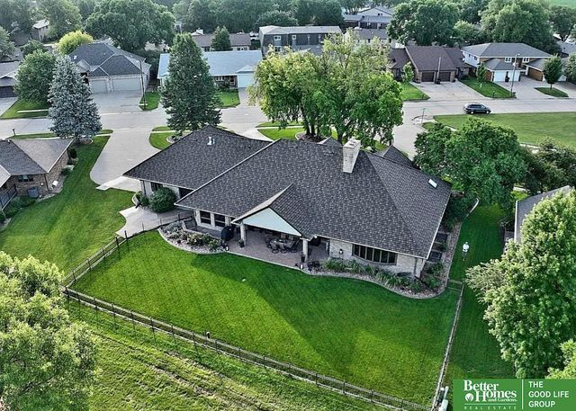 900 Saint Andrews Court, York, NE 68467