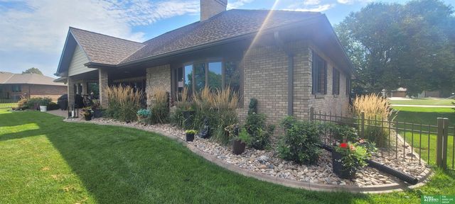 900 Saint Andrews Court, York, NE 68467