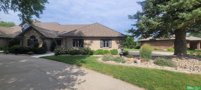 900 Saint Andrews Court, York, NE 68467