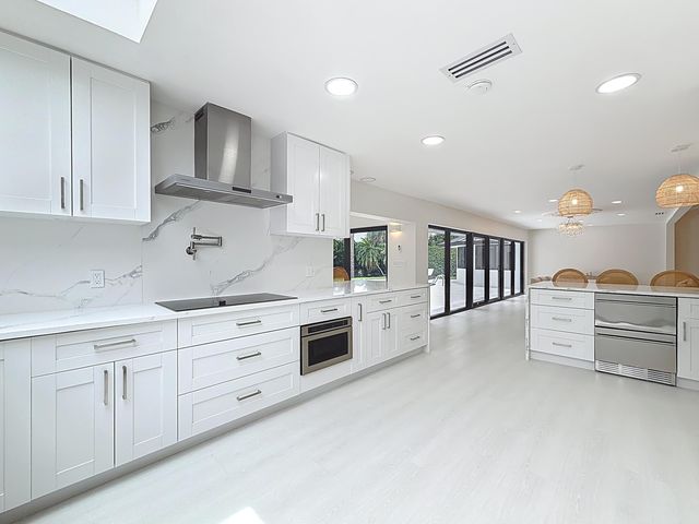 5100 Pineview Circle, Delray Beach, FL 33445