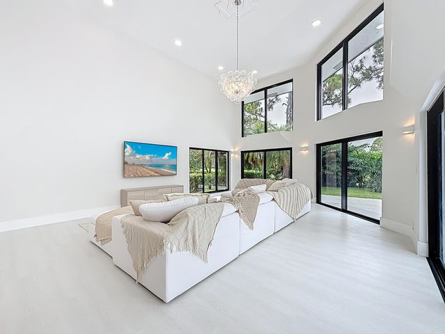 5100 Pineview Circle, Delray Beach, FL 33445